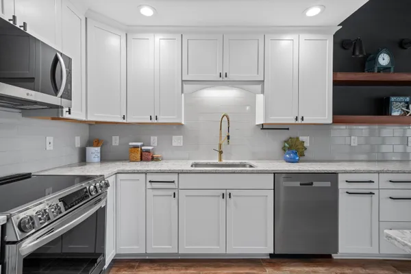 $396,532 | 300 Yacht Club Drive, Unit 18, Niceville, FL 32578