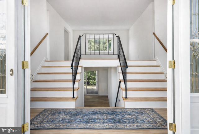 4216 High Ridge Road Haymarket, VA 20169 - Photo 4 of 34 Architecturally balanced foyer/ with easy flow