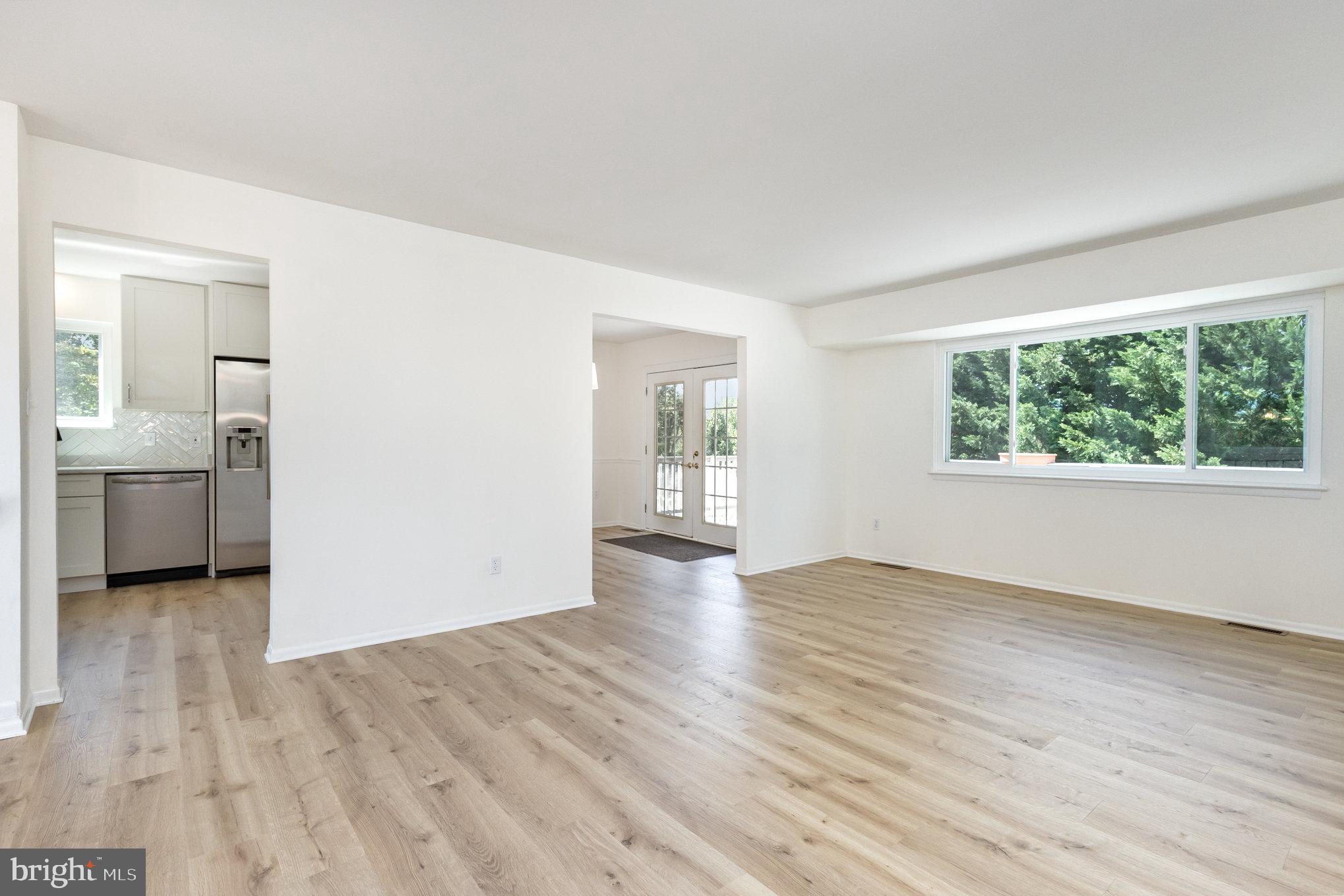 4216 High Ridge Road Haymarket, VA 20169 - Photo 6 of 34 Main level living room