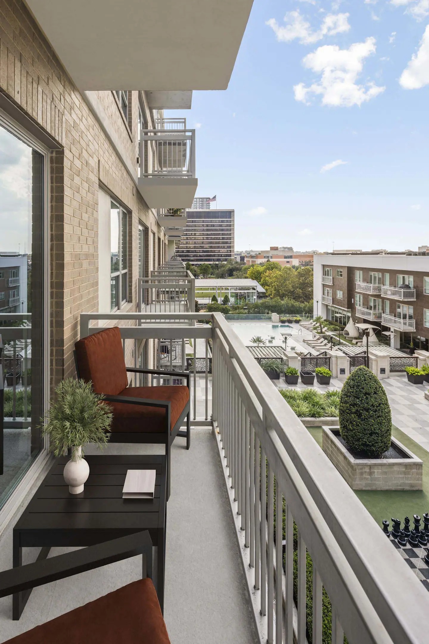 2727 Travis Street, Unit 608 Houston, TX 77006 - Photo 17 of 28 Move in by July 31 to receive up to 2 weeks FREE!