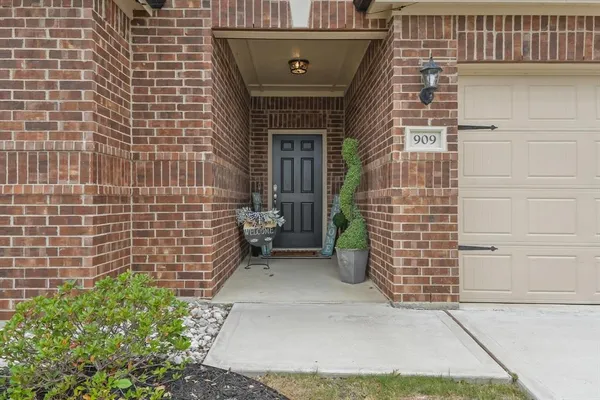 $325,000 | 909 South 1st Street, Sanger, TX 76266