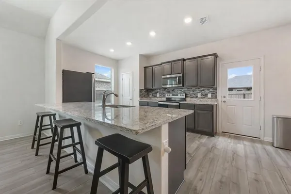 $325,000 | 909 South 1st Street, Sanger, TX 76266