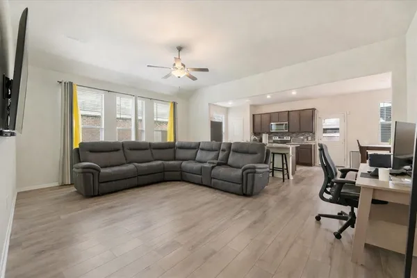 $325,000 | 909 South 1st Street, Sanger, TX 76266