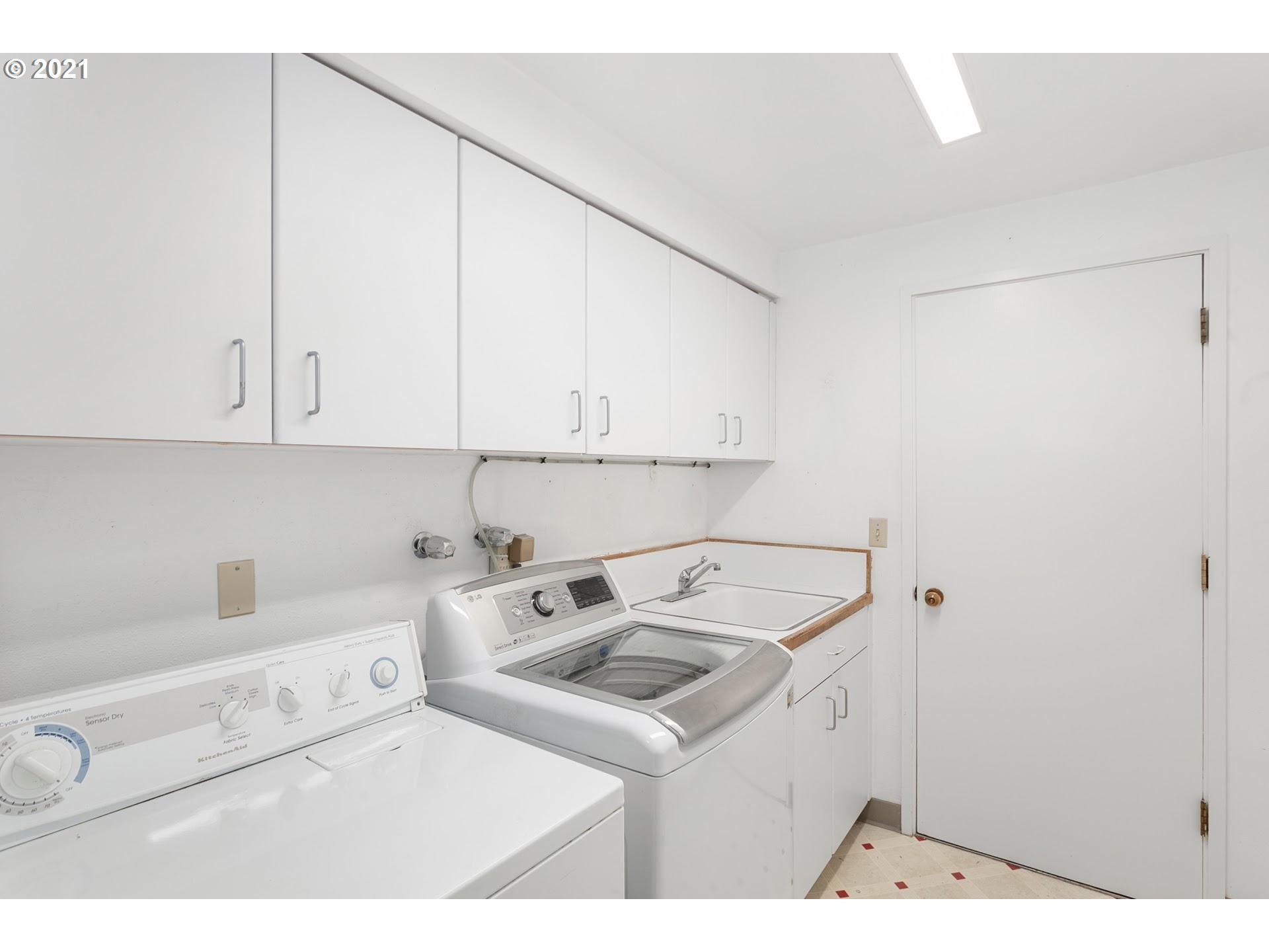 6550 Southwest Barnes Road Portland, OR 97225 - Photo 21 of 32 Gallery Image 21