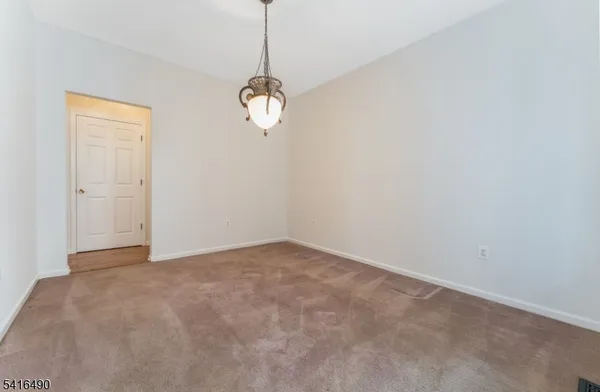 $589,900 | 4 Pinehurst Circle, Annandale, NJ 08801