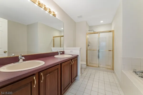 $589,900 | 4 Pinehurst Circle, Annandale, NJ 08801