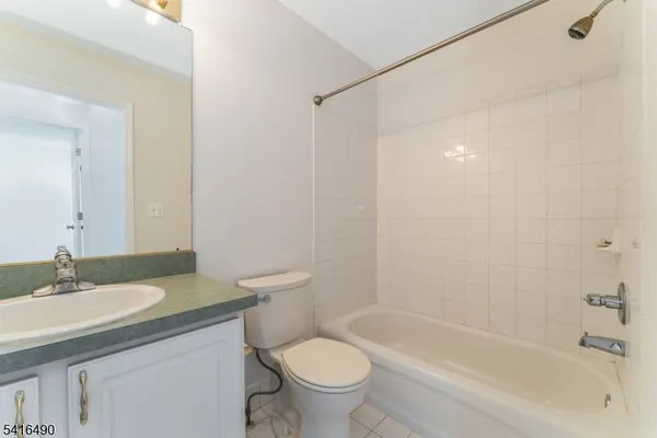 $589,900 | 4 Pinehurst Circle, Annandale, NJ 08801