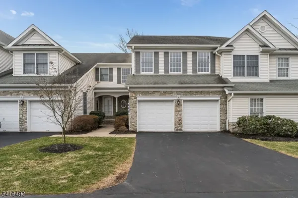 $589,900 | 4 Pinehurst Circle, Annandale, NJ 08801