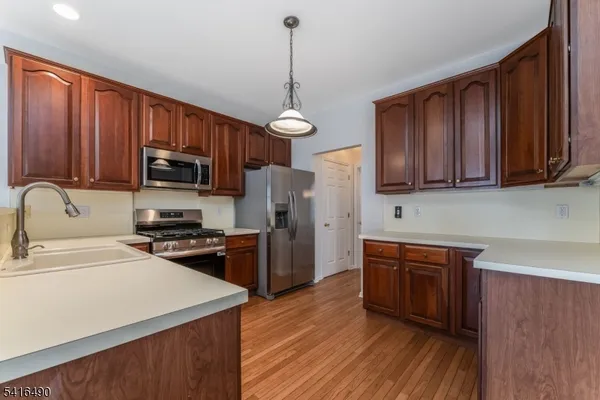 $589,900 | 4 Pinehurst Circle, Annandale, NJ 08801