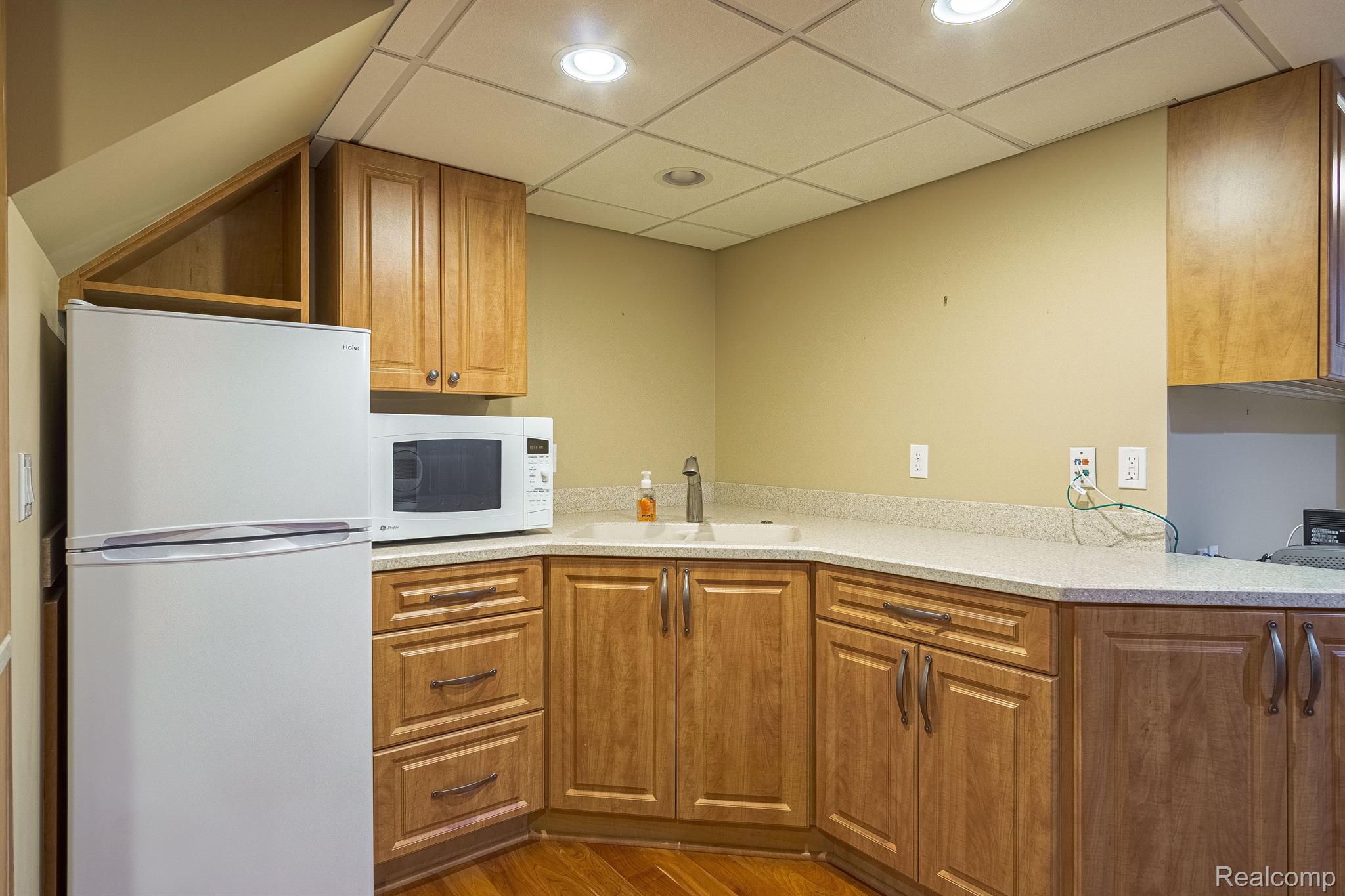 2125 Lagoon Drive Rochester, MI 48309 - Photo 47 of 59 Gallery Image 47