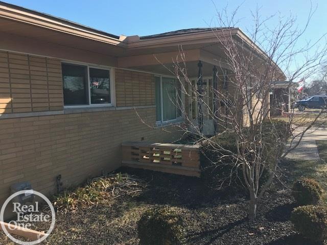 11339 Racine Road Warren, MI 48093 - Photo 3 of 28 31342459-2.JPG