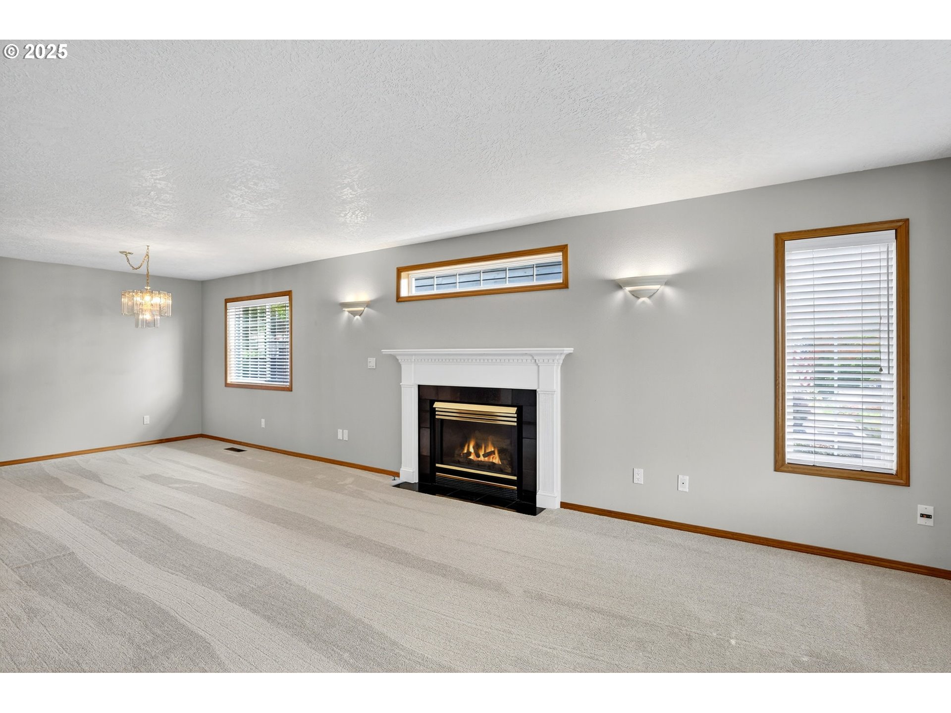 535 Northeast 24th Street Gresham, OR 97030 - Photo 17 of 42 Living Room/Dining Room
