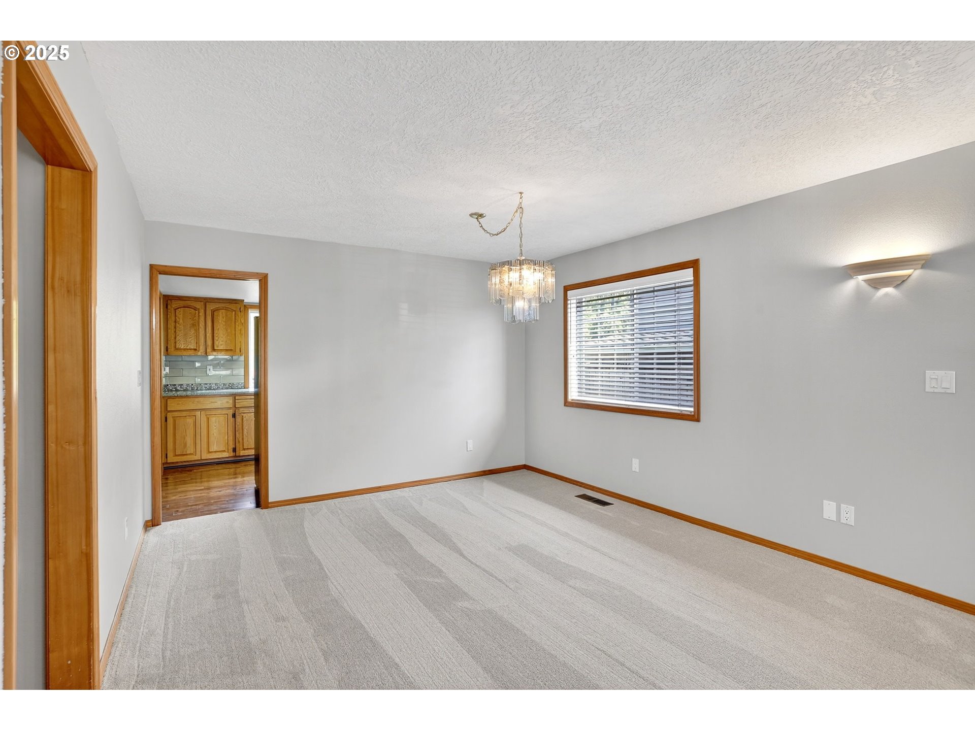 535 Northeast 24th Street Gresham, OR 97030 - Photo 19 of 42 Dining Room