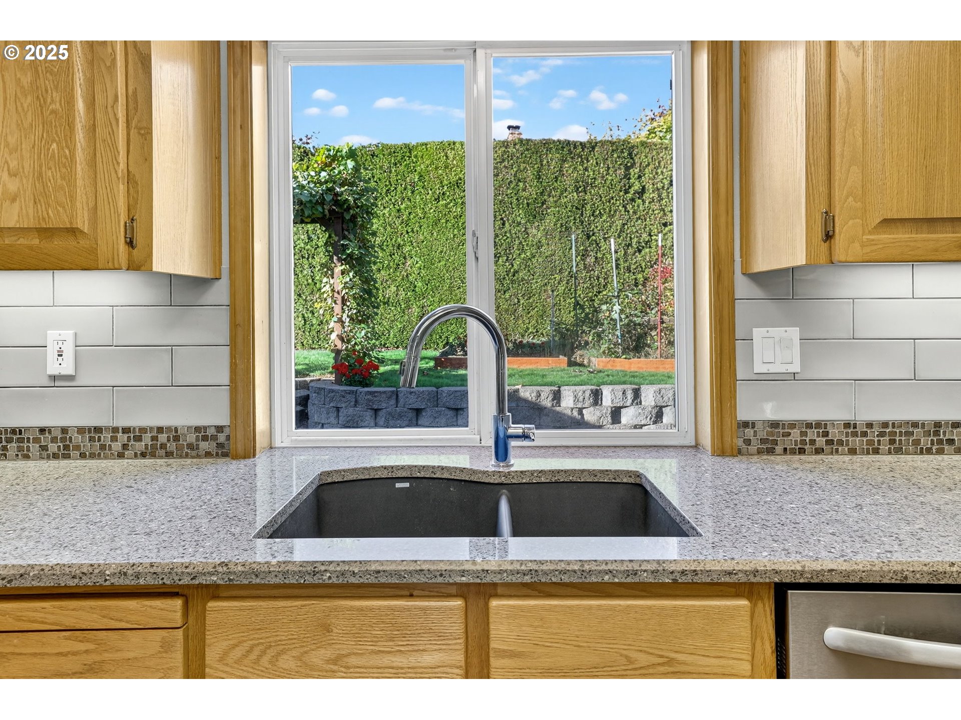 535 Northeast 24th Street Gresham, OR 97030 - Photo 10 of 42 Kitchen/Outside