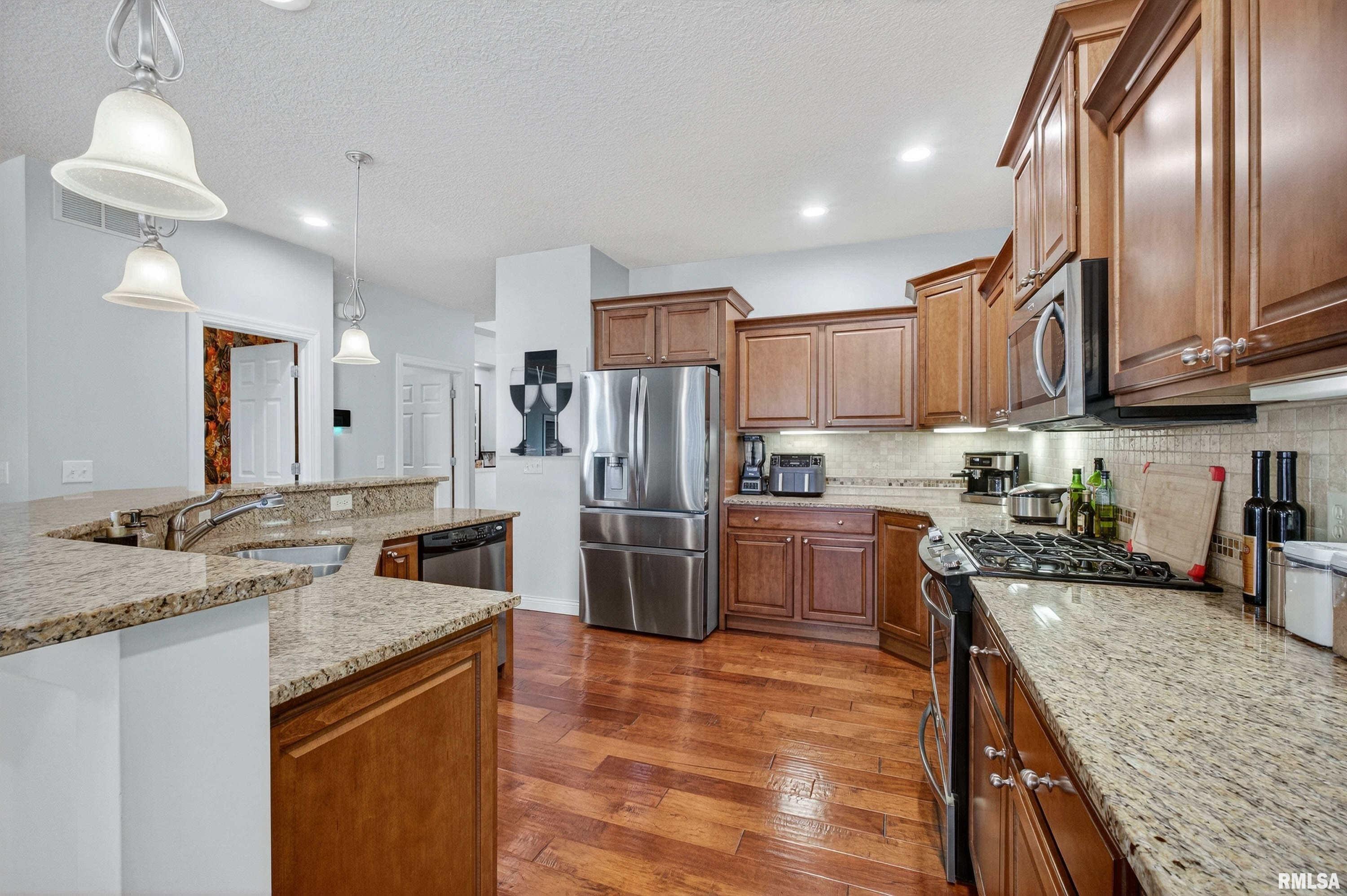 3115 Meridith Way Bettendorf, IA 52722 - Photo 11 of 40 Gallery Image 11