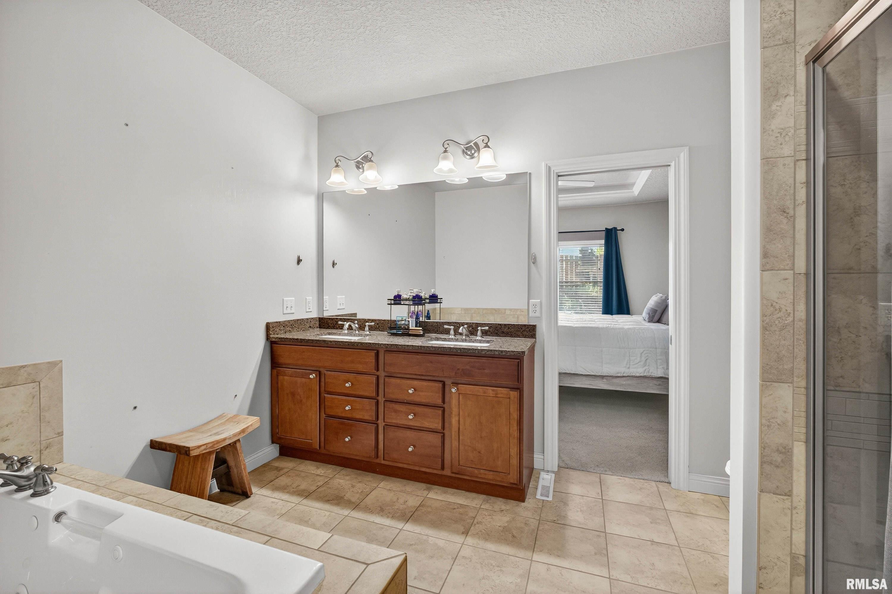 3115 Meridith Way Bettendorf, IA 52722 - Photo 20 of 40 Gallery Image 20