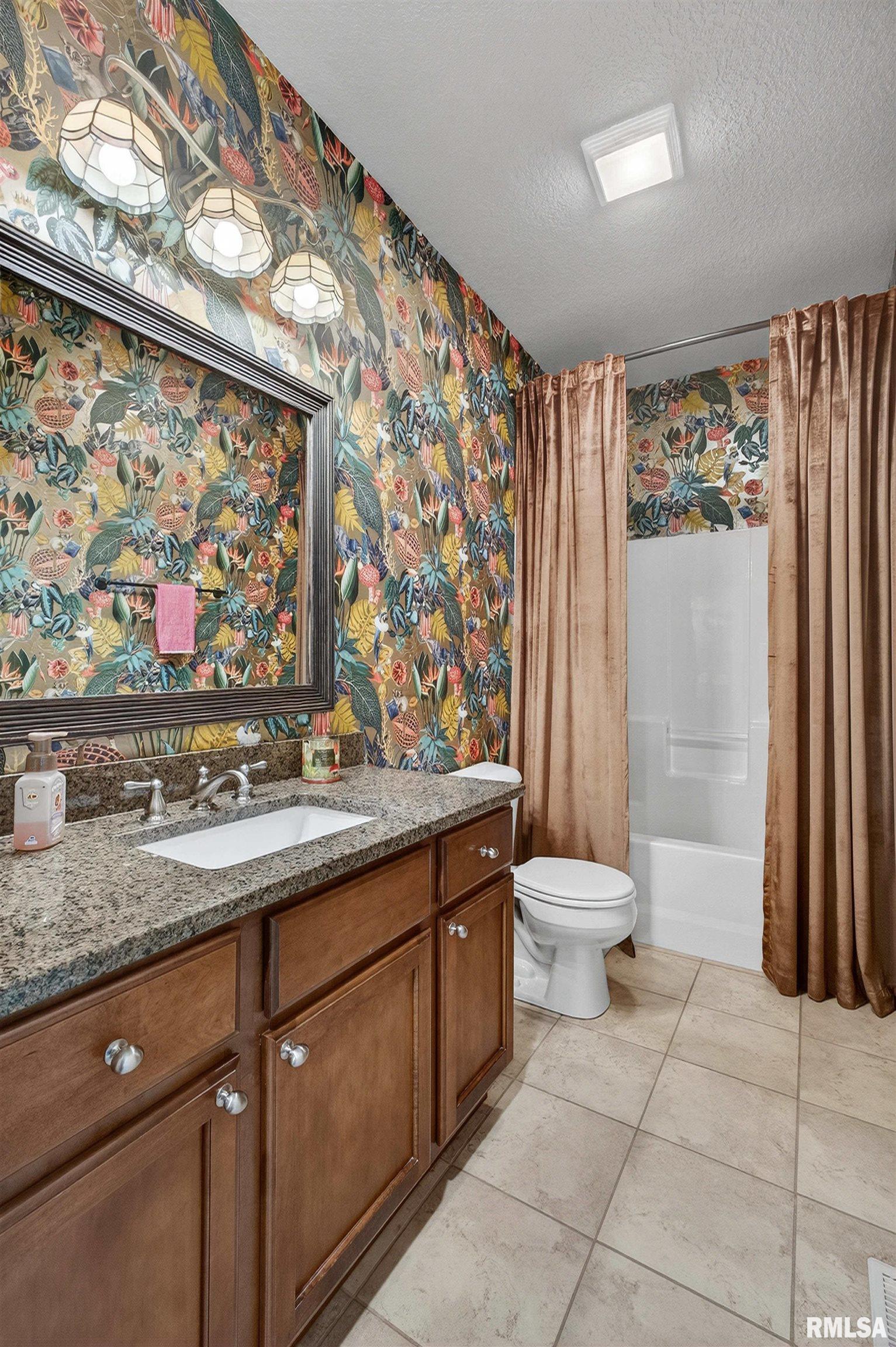 3115 Meridith Way Bettendorf, IA 52722 - Photo 7 of 40 Gallery Image 7
