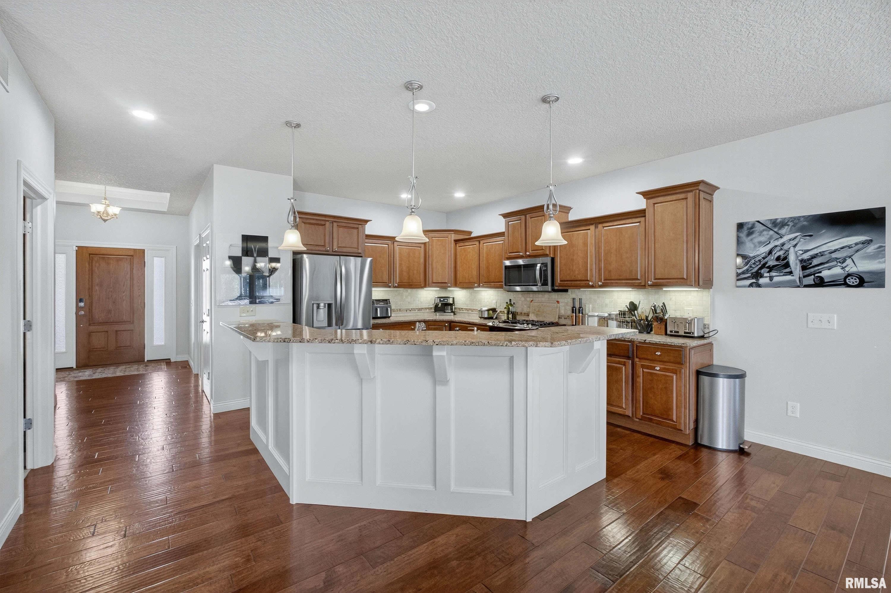 3115 Meridith Way Bettendorf, IA 52722 - Photo 8 of 40 Gallery Image 8