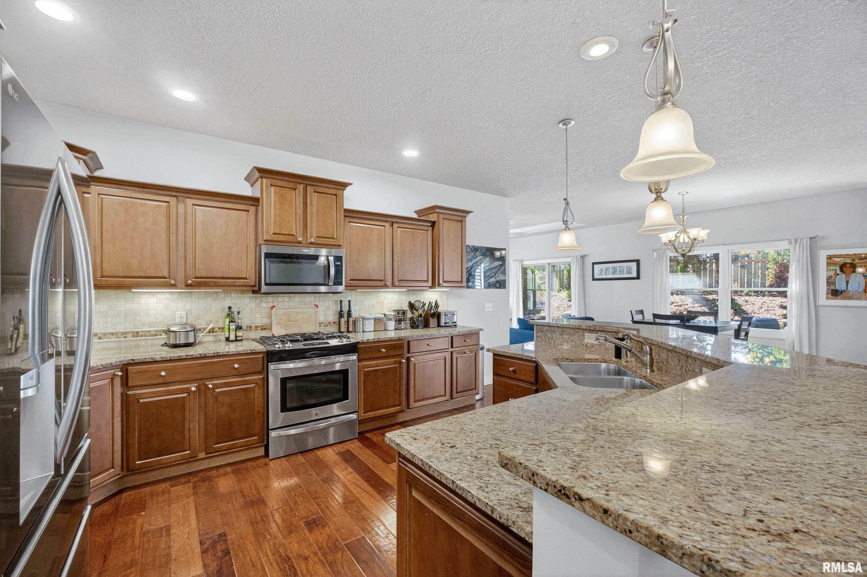 3115 Meridith Way Bettendorf, IA 52722 - Photo 9 of 40 Gallery Image 9