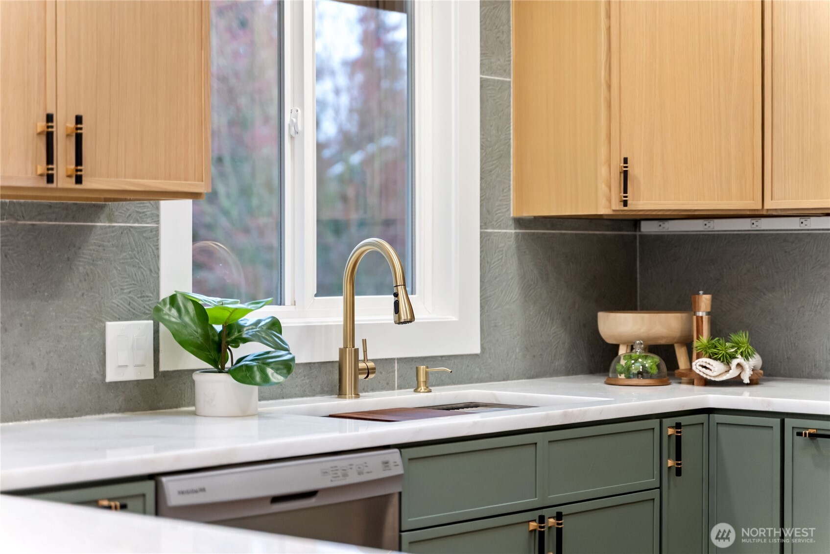 20733 Elberta Road Lynnwood, WA 98036 - Photo 11 of 40