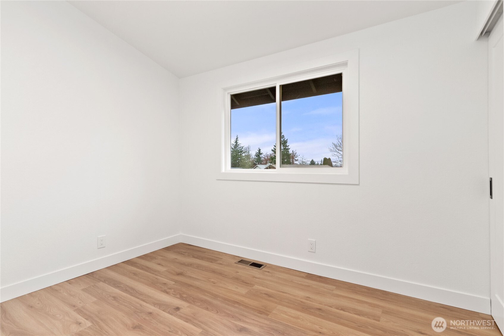 20733 Elberta Road Lynnwood, WA 98036 - Photo 21 of 40