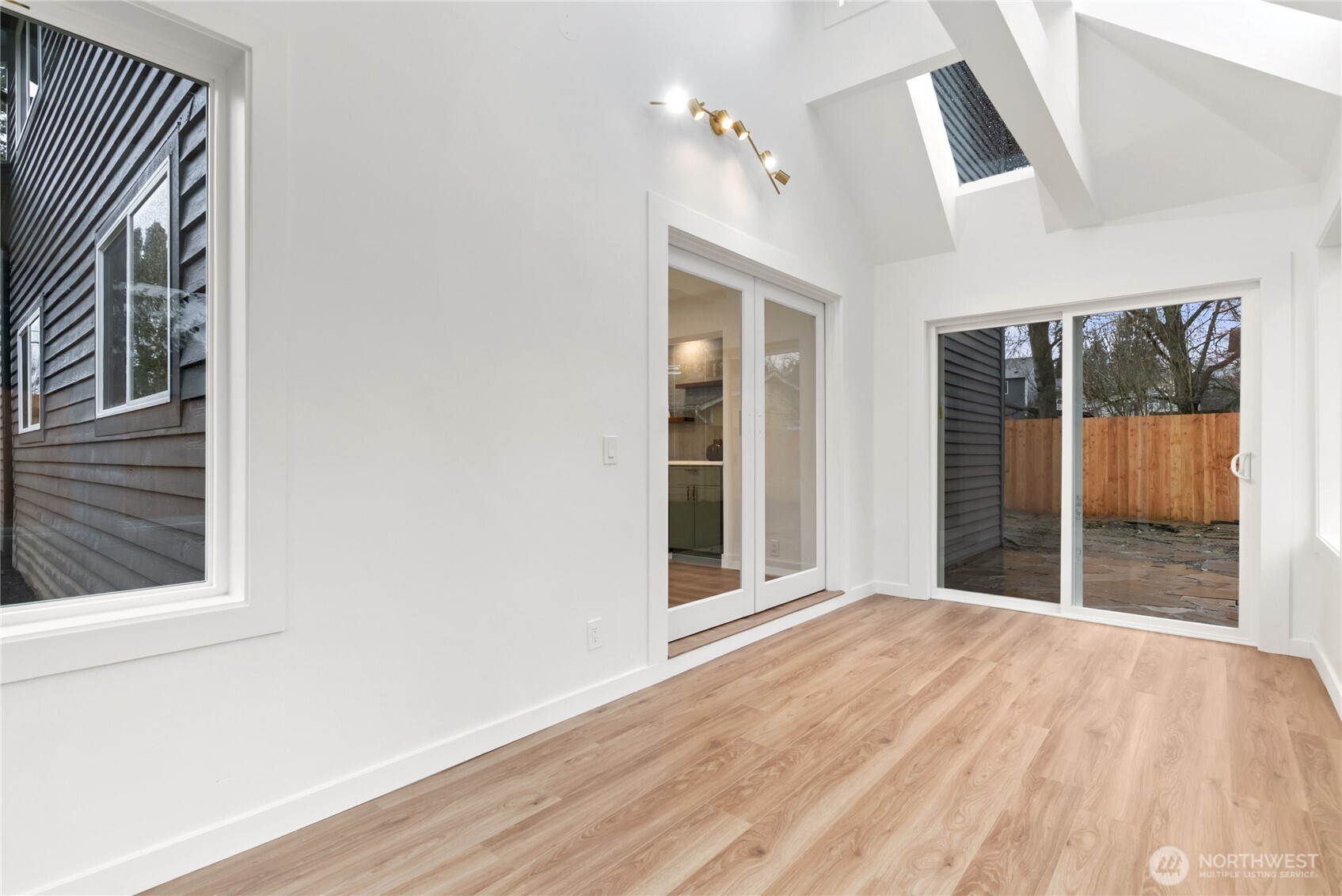 20733 Elberta Road Lynnwood, WA 98036 - Photo 32 of 40