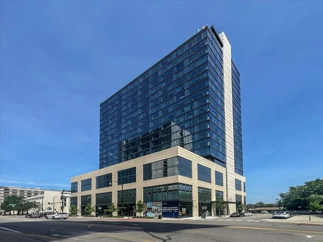 $4,150 | 808 North Cleveland Avenue, Unit 1712, Chicago, IL 60610