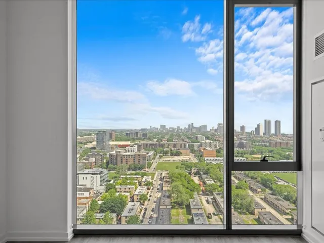 $4,150 | 808 North Cleveland Avenue, Unit 1712, Chicago, IL 60610