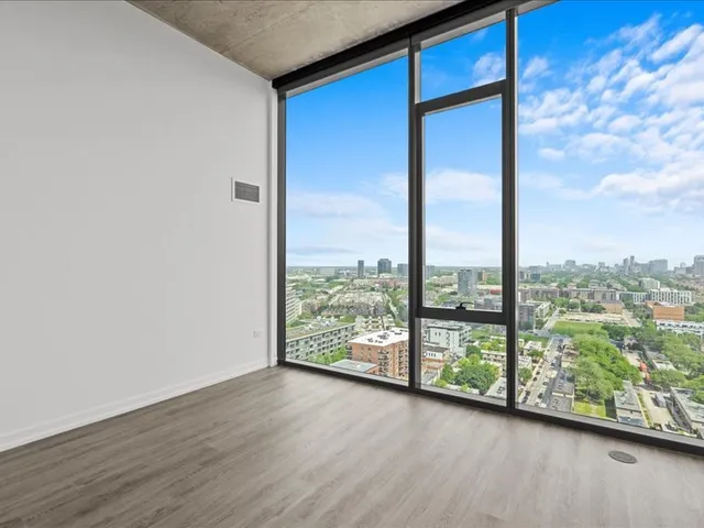 $4,150 | 808 North Cleveland Avenue, Unit 1712, Chicago, IL 60610