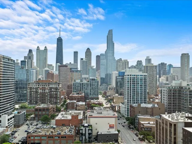 $4,150 | 808 North Cleveland Avenue, Unit 1712, Chicago, IL 60610