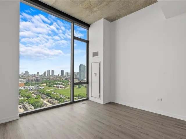 $4,150 | 808 North Cleveland Avenue, Unit 1712, Chicago, IL 60610