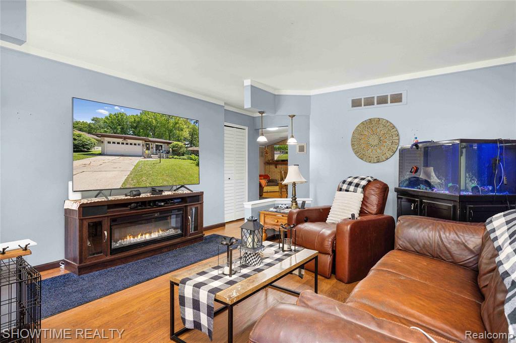 31720 Kelly Road Roseville, MI 48066 - Photo 8 of 42
