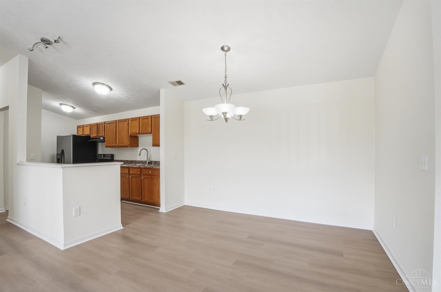 7372 Ridgepoint Drive, Unit 10 Cincinnati, OH 45230 - Photo 11 of 42