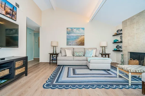 $5,995 | 901 Caminito Madrigal, Unit E, Carlsbad, CA 92011
