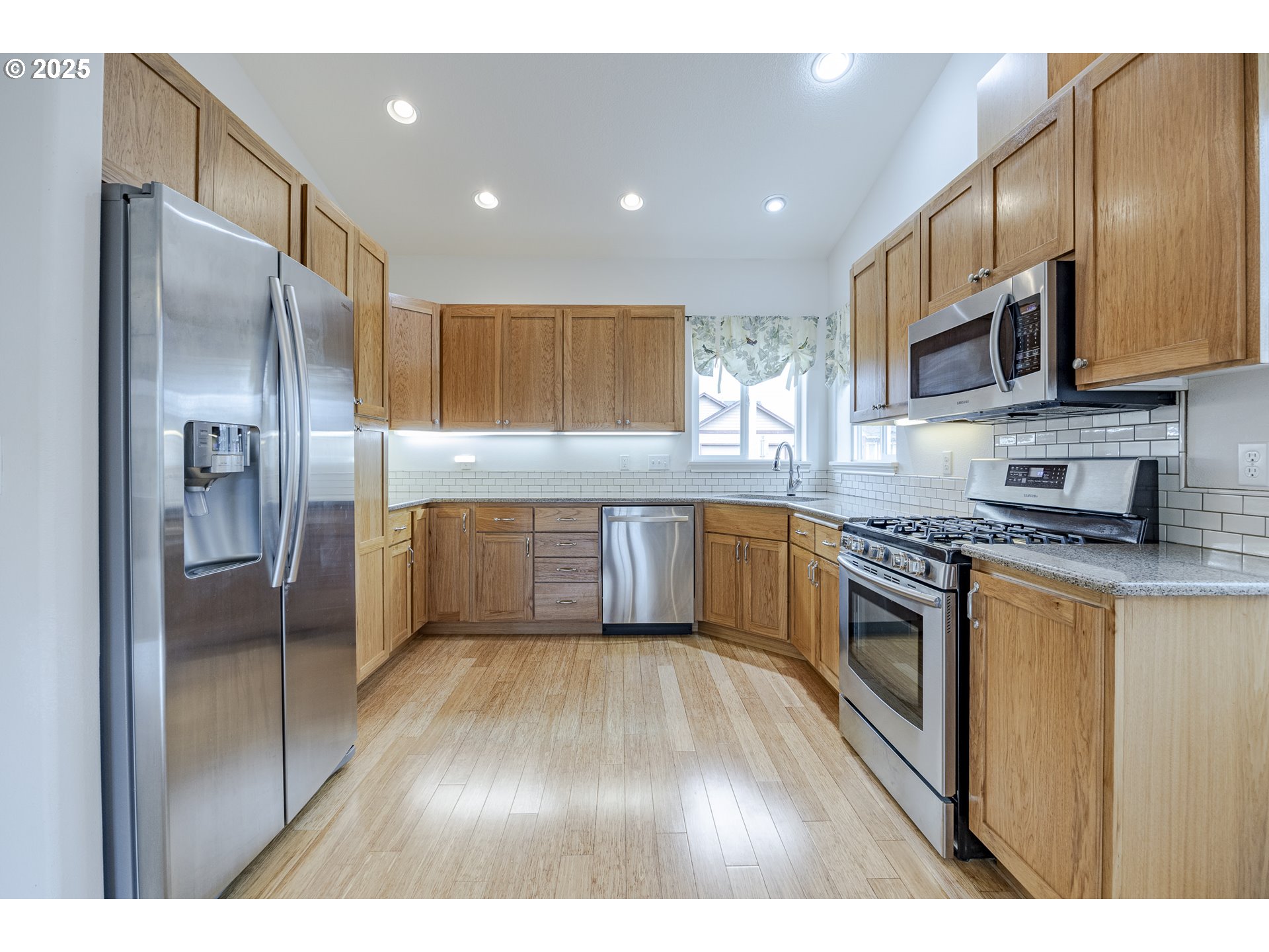 369 Camrin Loop Creswell, OR 97426 - Photo 11 of 37 Gallery Image 11