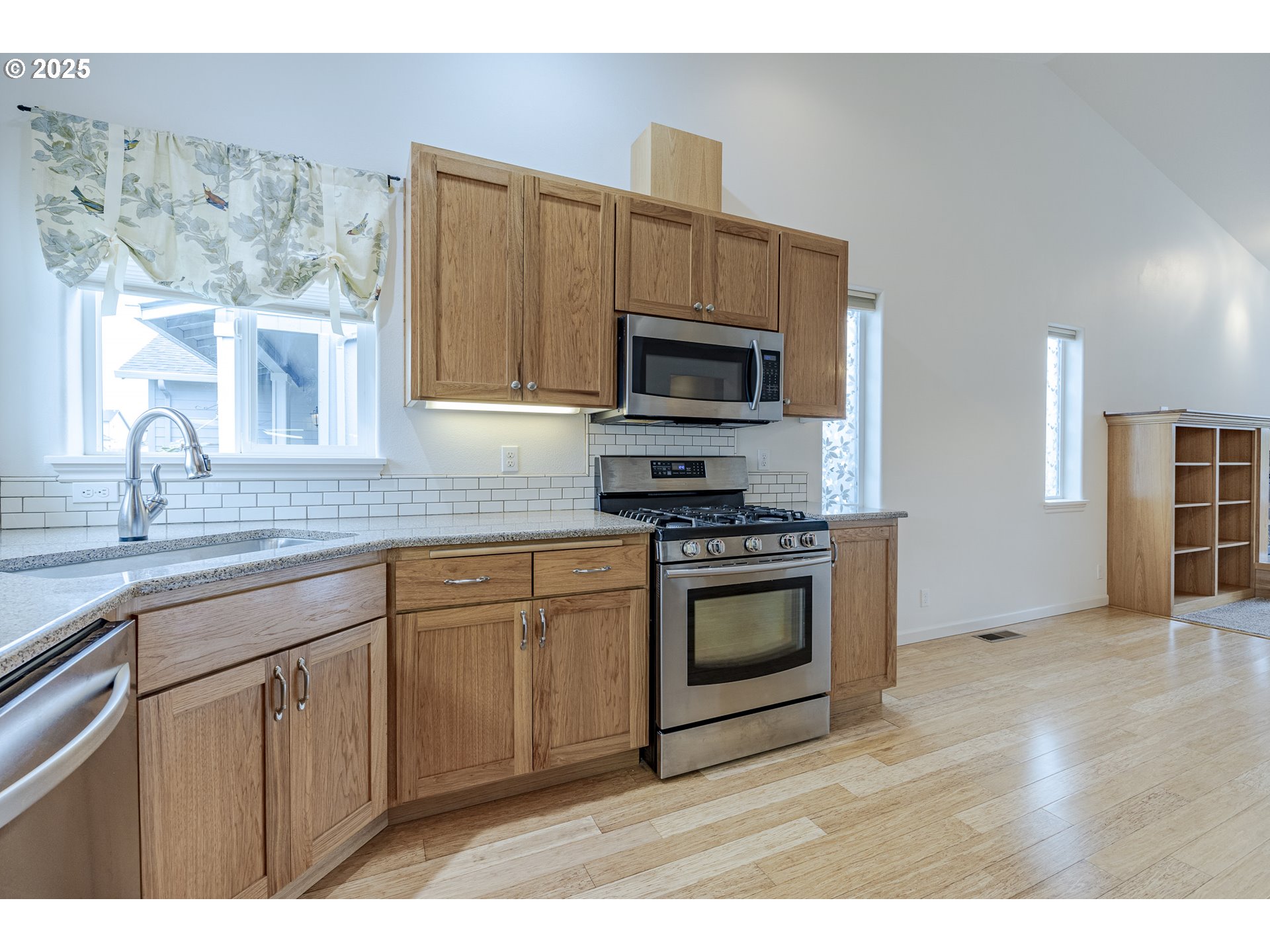 369 Camrin Loop Creswell, OR 97426 - Photo 14 of 37 Gallery Image 14