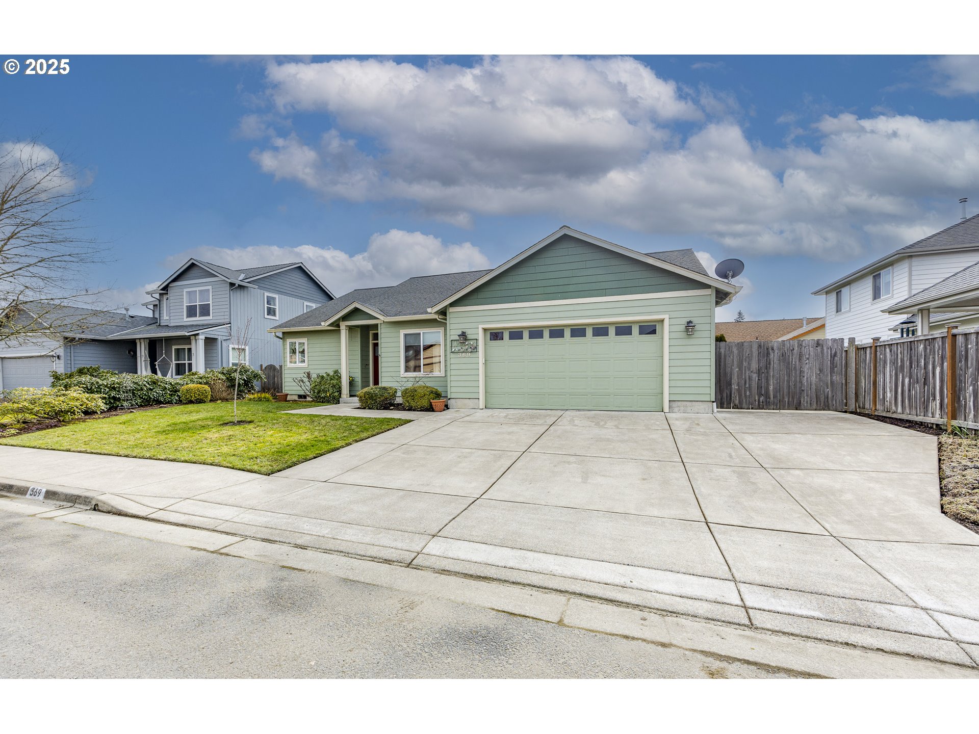 369 Camrin Loop Creswell, OR 97426 - Photo 2 of 37 Gallery Image 2
