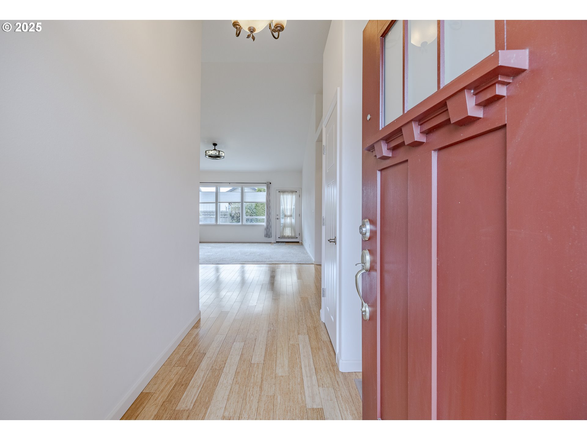 369 Camrin Loop Creswell, OR 97426 - Photo 4 of 37 Gallery Image 4