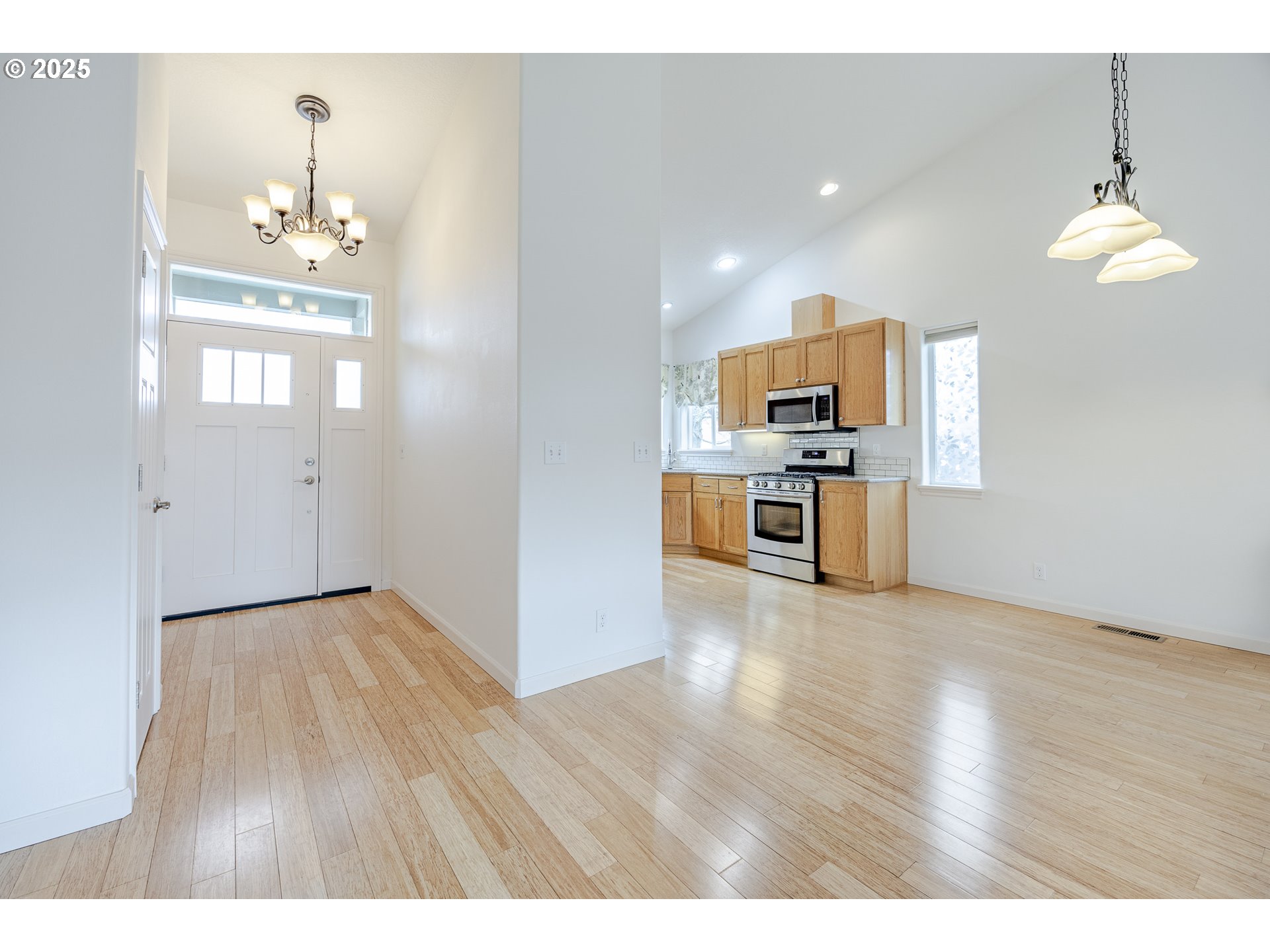 369 Camrin Loop Creswell, OR 97426 - Photo 6 of 37 Gallery Image 6