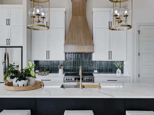 $3,690 | 8214 Sierra Hermosa, San Antonio, TX 78255