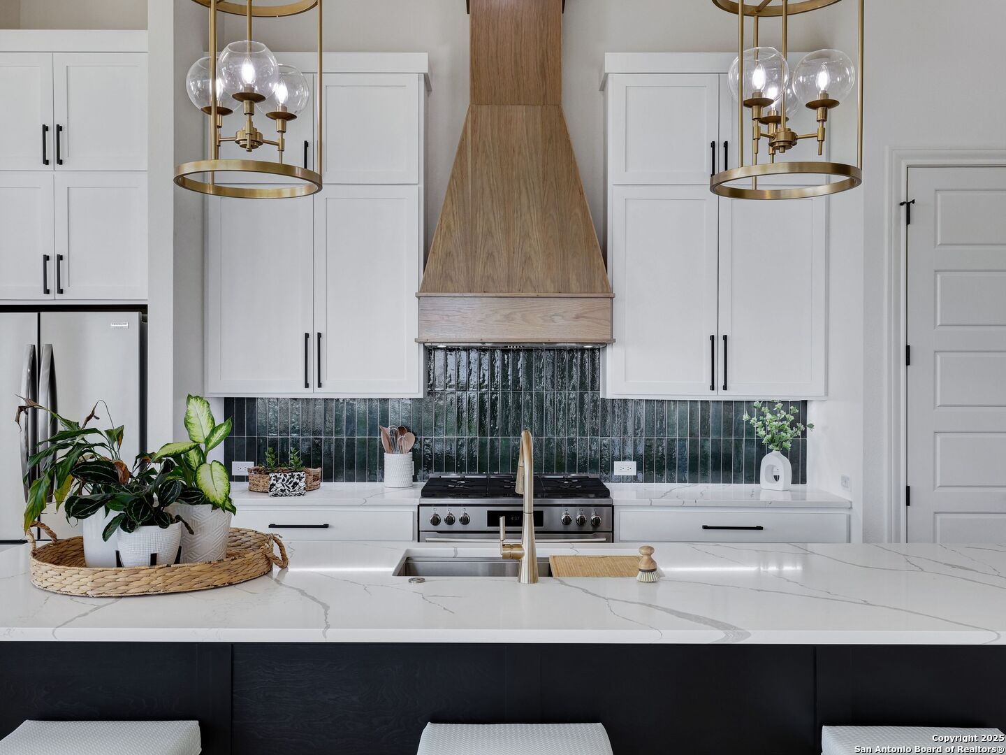 8214 Sierra Hermosa San Antonio, TX 78255 - Photo 17 of 61 a living room with furniture and chandelier