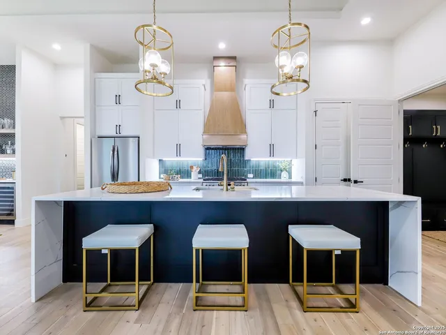 $3,690 | 8214 Sierra Hermosa, San Antonio, TX 78255