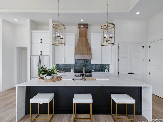 $3,690 | 8214 Sierra Hermosa, San Antonio, TX 78255