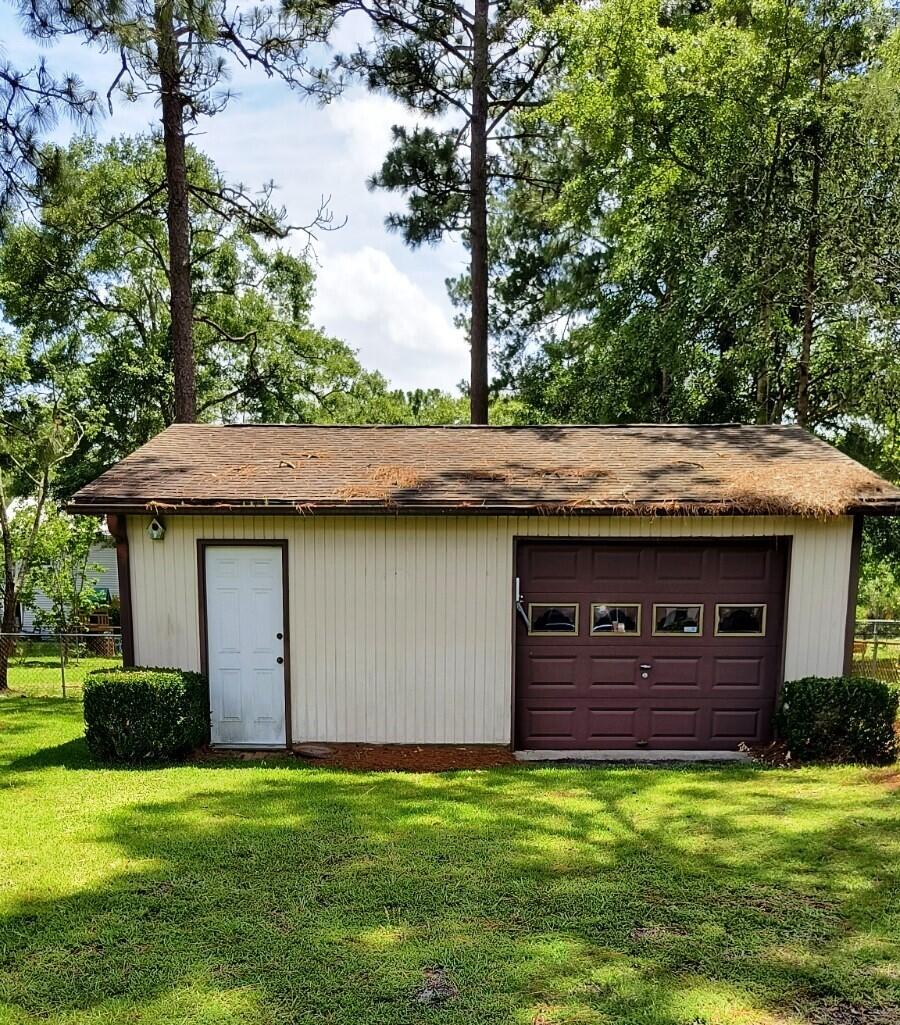 302 Longleaf Road Summerville, SC 29486 - Photo 5 of 40 IMG_20230624_144516868_HDR