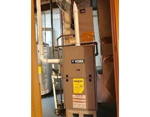 31 Dingwell Street Lowell, MA 01851 - Photo 8 of 9