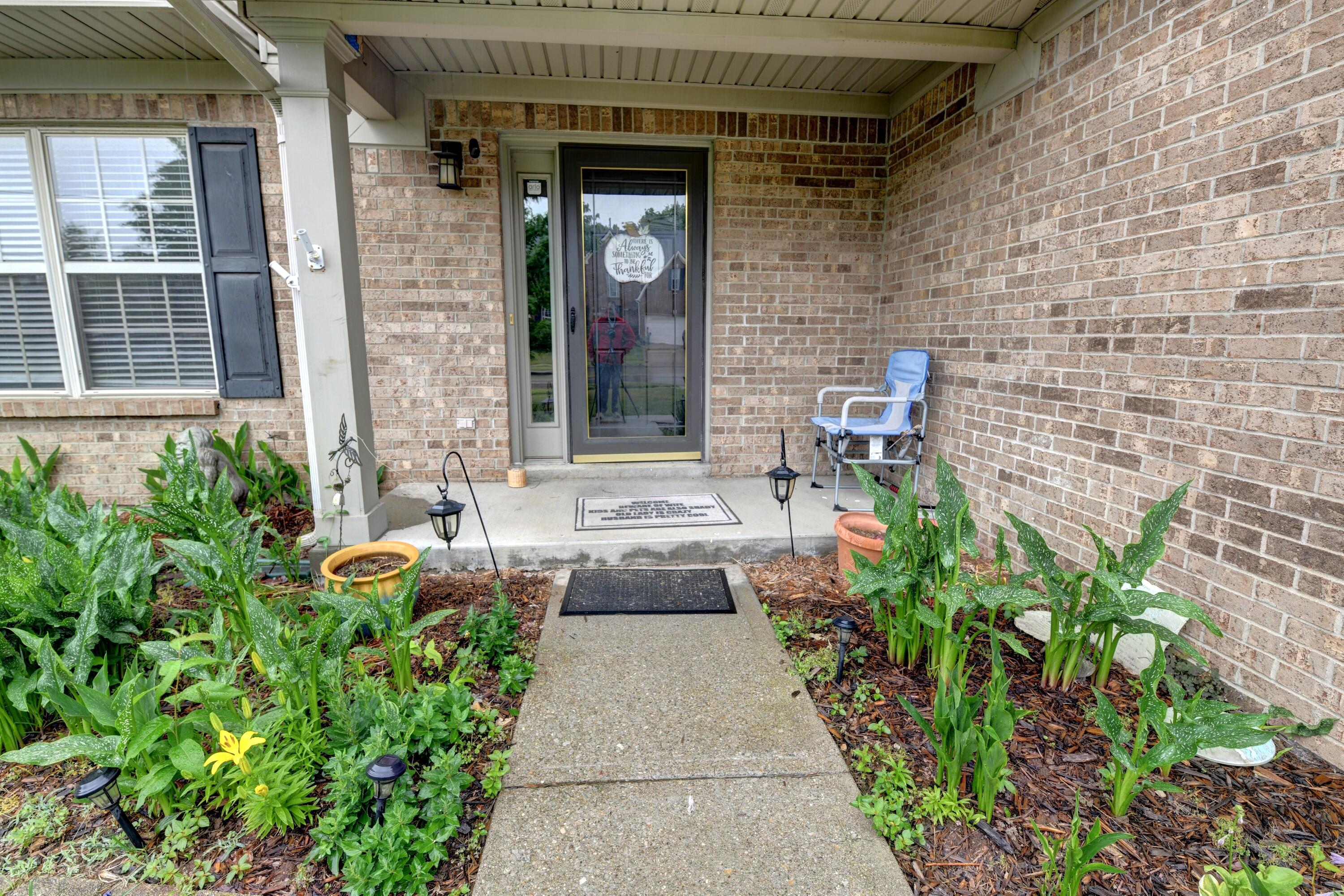 2820 Sandersville Road Lexington, KY 40511 - Photo 3 of 40 DSC_7548_49_50