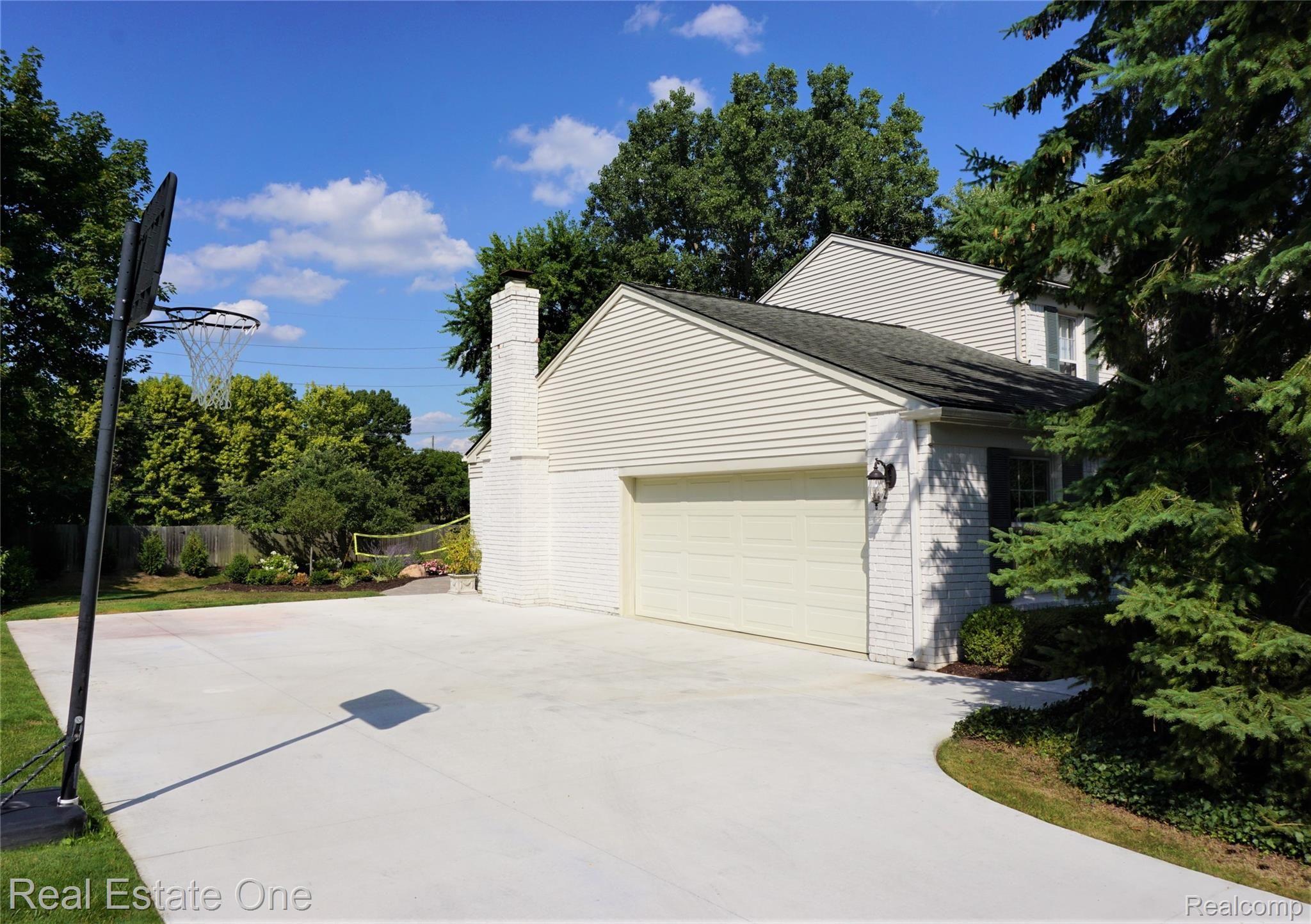 1102 Hackberry Circle Rochester, MI 48309 - Photo 34 of 35 DSC00763 (2).JPG