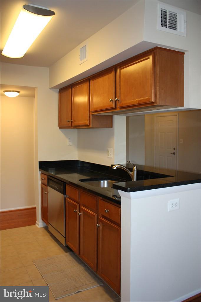 1727 Ascot Way, Unit C Reston, VA 20190 - Photo 9 of 25 Kitchen - view 3