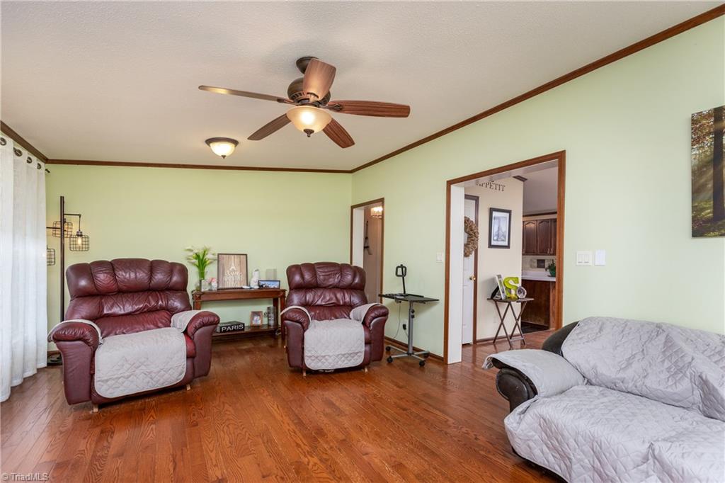 3644 Smithtown Road East Bend, NC 27018 - Photo 3 of 16 Living room2