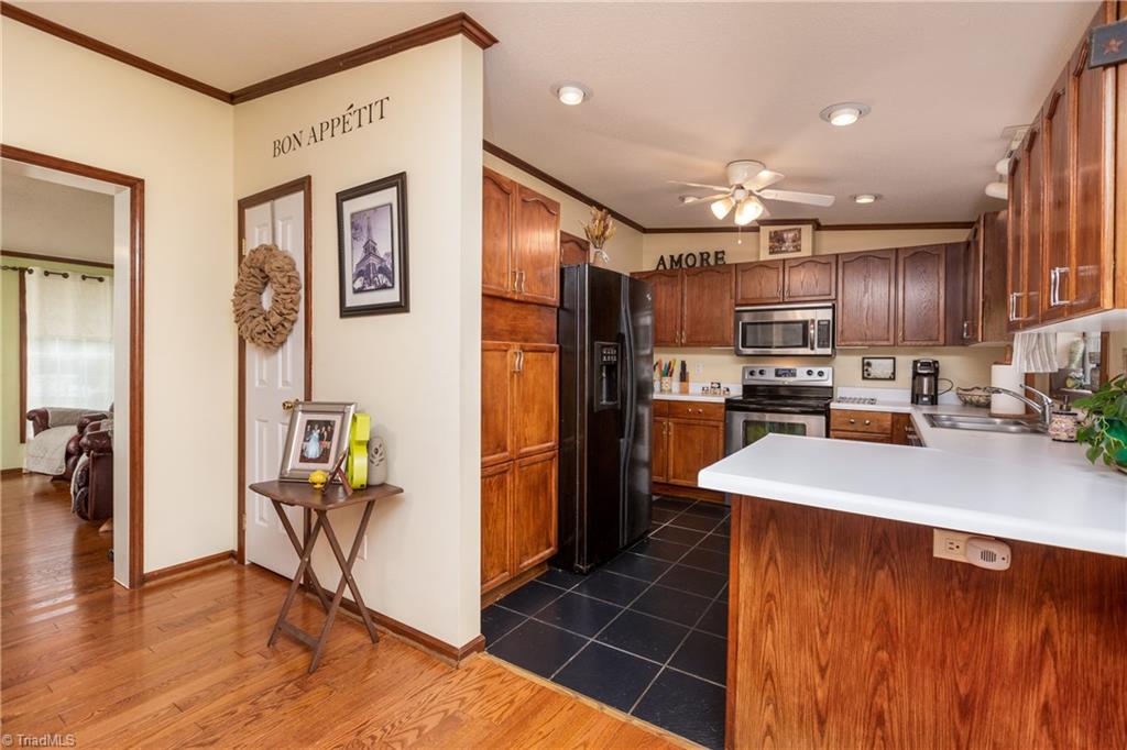 3644 Smithtown Road East Bend, NC 27018 - Photo 4 of 16 Kitchen
